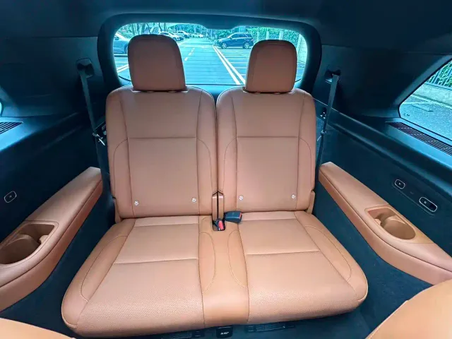Li Auto L9 — Фото автомобиля 8