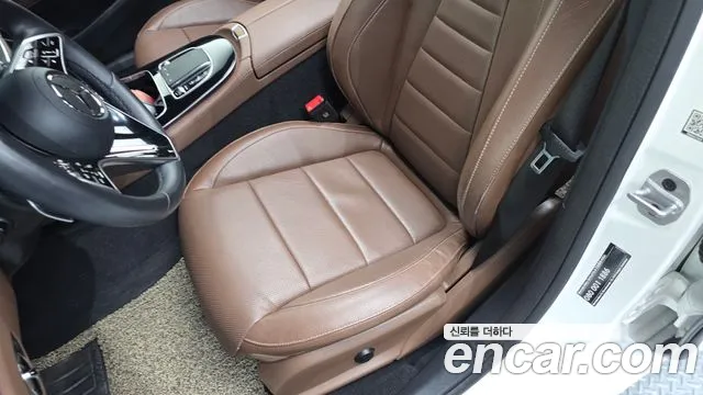 Mercedes-Benz E-Class — Фото автомобиля 17