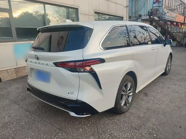 Toyota Sienna — Фото автомобиля 6
