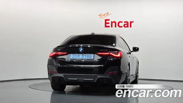 BMW i4 — Фото автомобиля 3