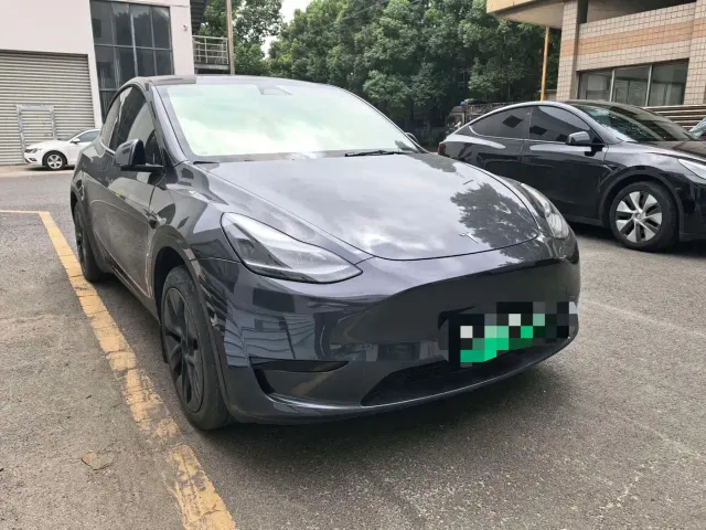 Tesla Model Y — Фото автомобиля 3