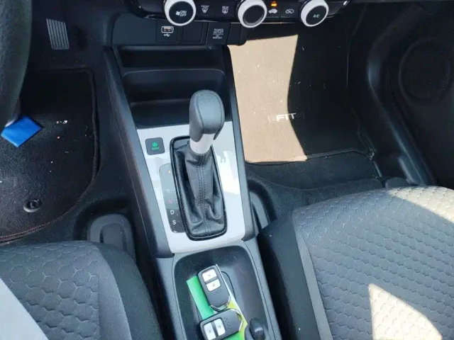 Honda Fit — Фото автомобиля 10