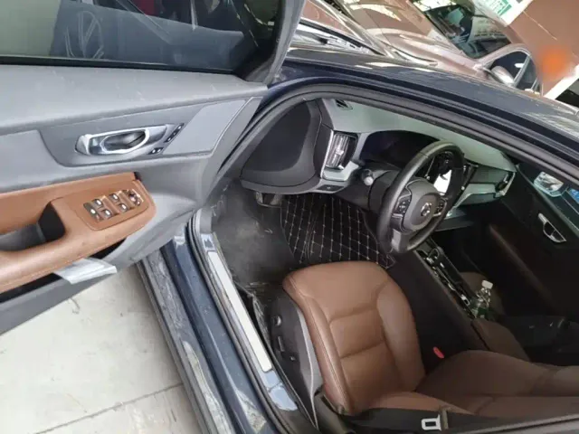 Volvo S60 — Фото автомобиля 15