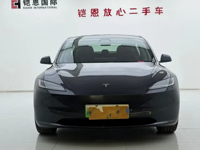 Tesla Model 3 — Фото автомобиля 2