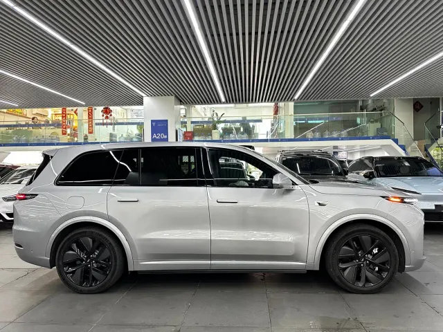 Li Auto L9 — Фото автомобиля 14