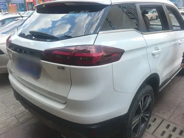Geely Boyue — Фото автомобиля 4