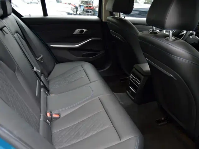 BMW 3 Series — Фото автомобиля 13