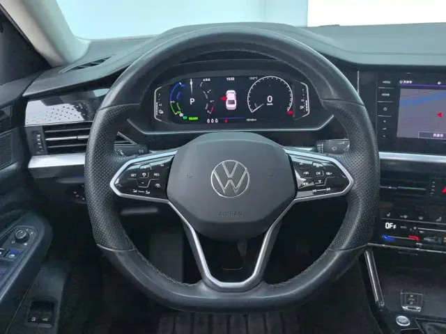 Volkswagen Passat — Фото автомобиля 15