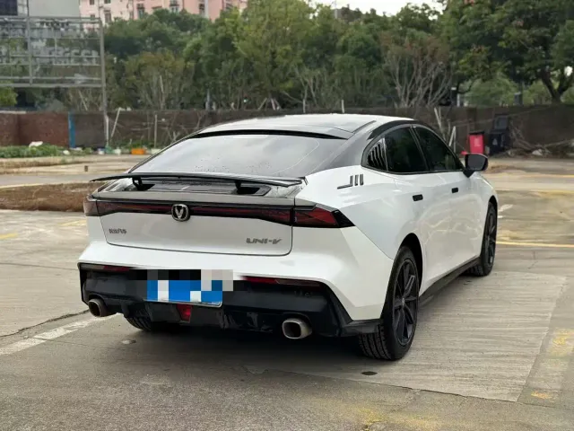 Changan UNI-V — Фото автомобиля 15