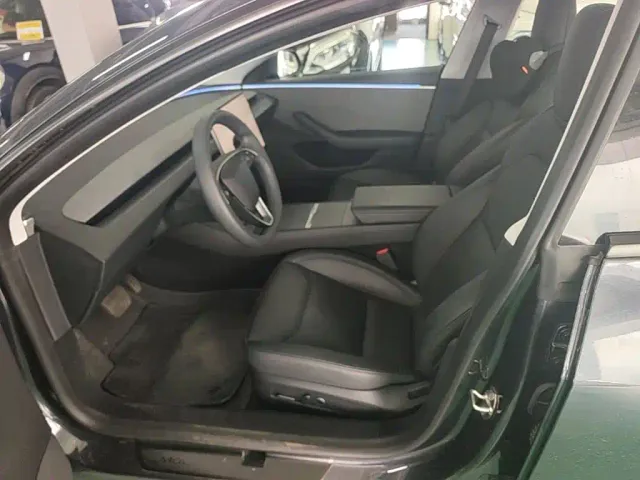 Tesla Model 3 — Фото автомобиля 14