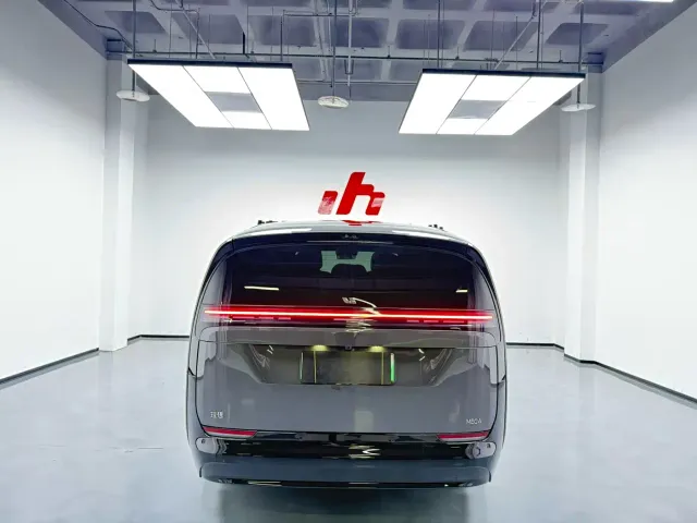 Li Auto MEGA — Фото автомобиля 8