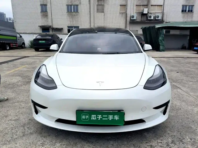 Tesla Model 3 — Фото автомобиля 2
