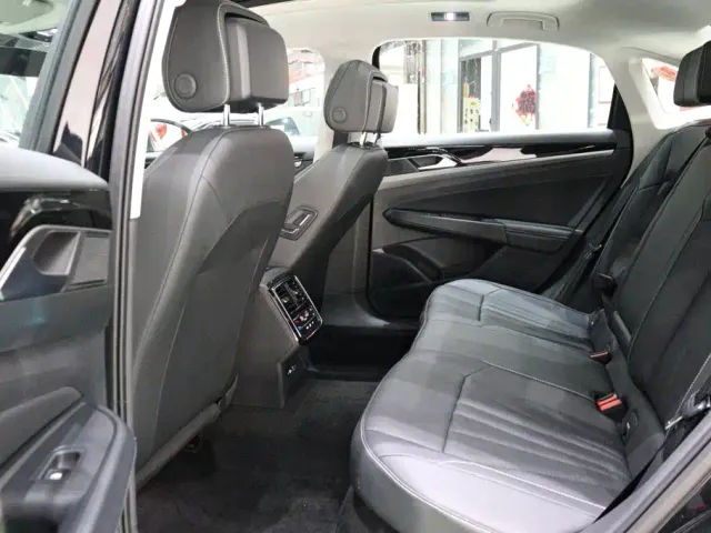 Volkswagen Passat — Фото автомобиля 7