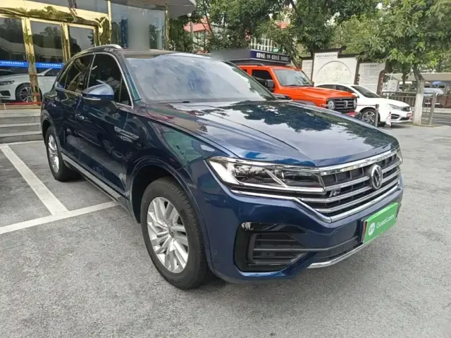 Volkswagen Touareg — Фото автомобиля 3