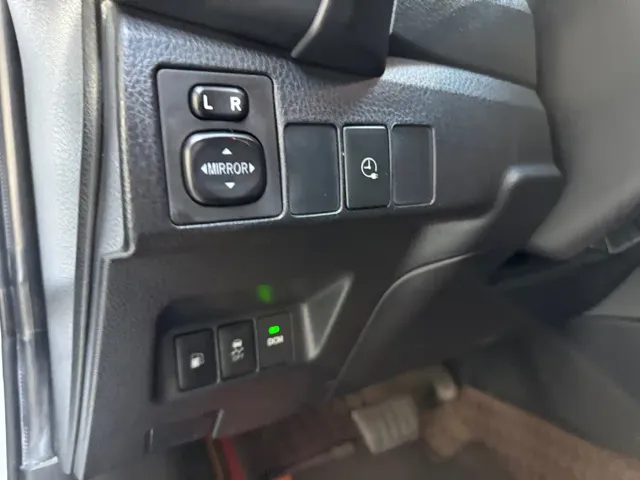 Toyota Corolla Twin Engine E+ — Фото автомобиля 9