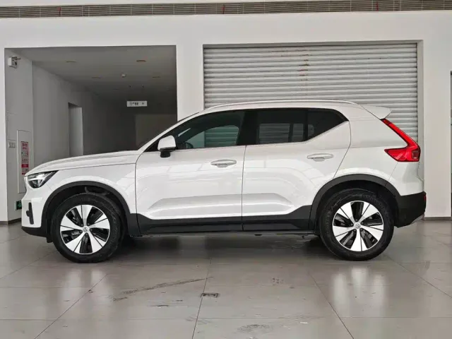 Volvo XC40 — Фото автомобиля 5