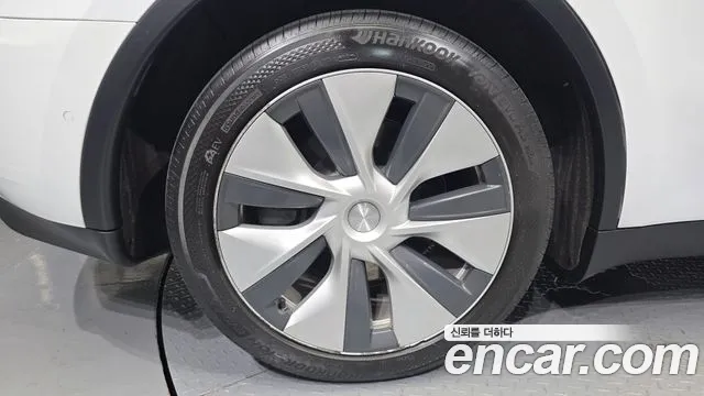 Tesla Model Y — Фото автомобиля 4