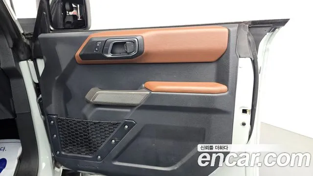 Ford Bronco — Фото автомобиля 20