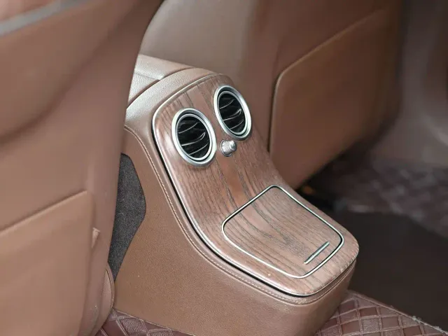 Mercedes-Benz E-Class — Фото автомобиля 12