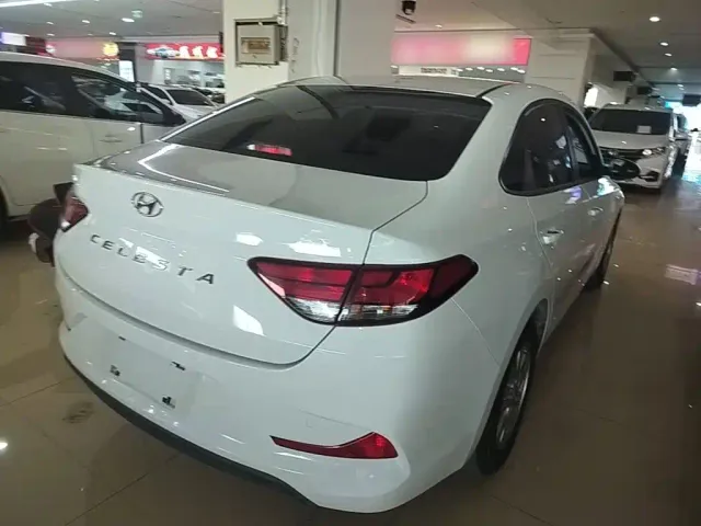 Hyundai Elantra — Фото автомобиля 6