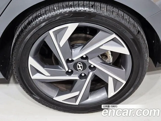 Hyundai AVANTE Inspiration — Фото автомобиля 5