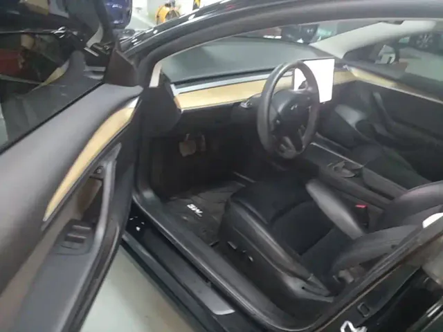 Tesla Model 3 — Фото автомобиля 15
