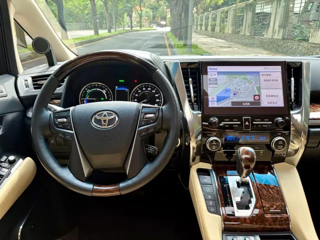 Toyota Alphard — Фото автомобиля 8