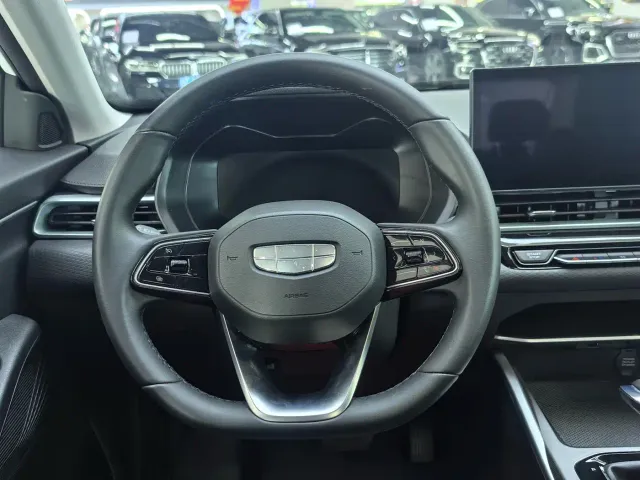 Geely Emgrand — Фото автомобиля 9