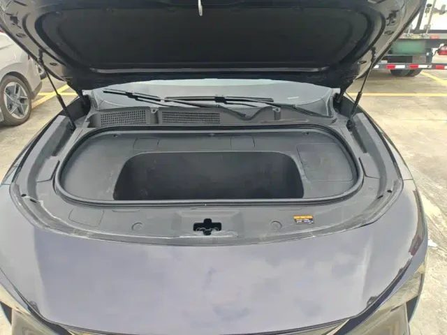 Mazda EZ-60 — Фото автомобиля 19