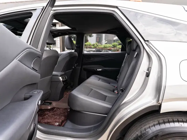 Lexus RX — Фото автомобиля 10