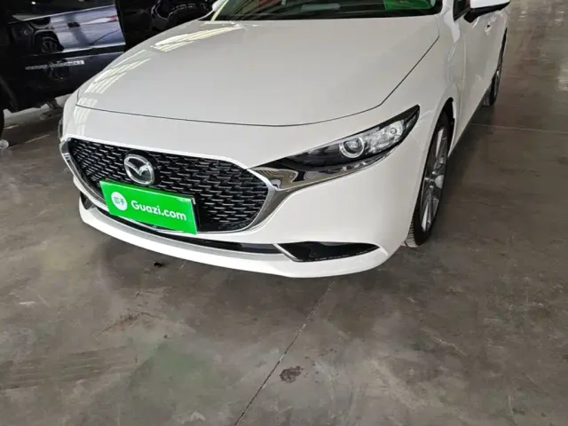 Mazda Axela — Фото автомобиля 23