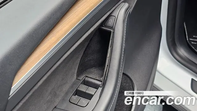 Tesla Model Y — Фото автомобиля 22