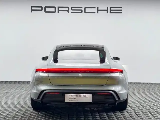 Porsche Taycan — Фото автомобиля 5