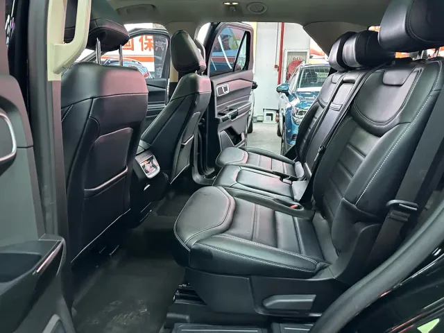 Ford Explorer — Фото автомобиля 11