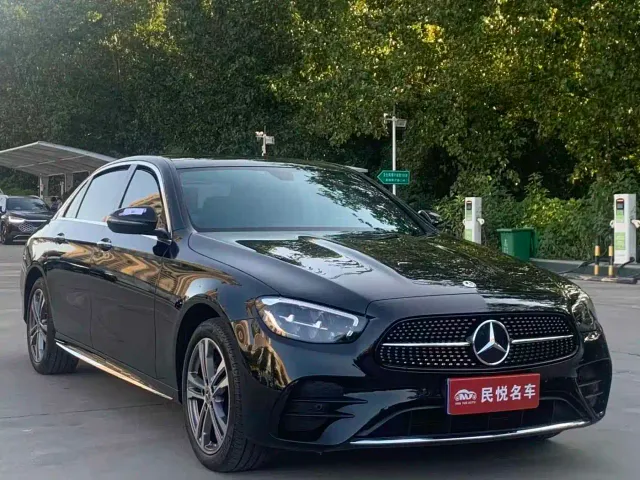 Mercedes-Benz E-Class — Фото автомобиля 3