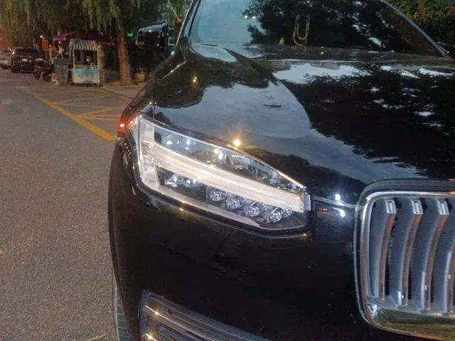 Volvo XC90 — Фото автомобиля 7