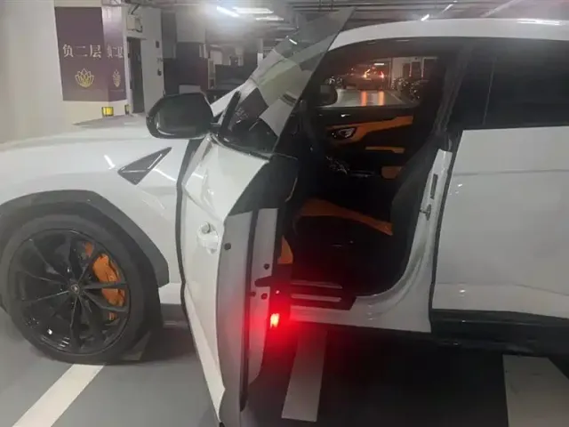 Lamborghini Urus — Фото автомобиля 5