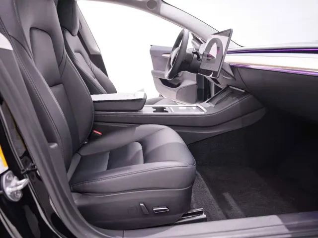 Tesla Model 3 — Фото автомобиля 26