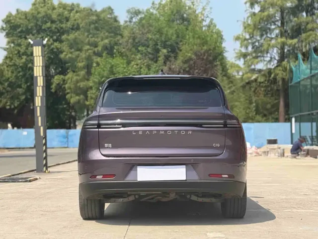 Leapmotor C10 — Фото автомобиля 8