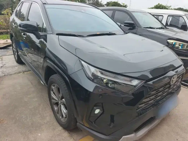 Toyota RAV4 — Фото автомобиля 3