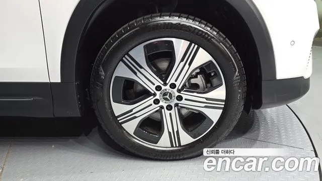 Mercedes-Benz EQB — Фото автомобиля 5
