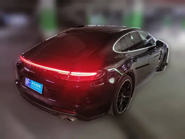 Porsche Panamera — Фото автомобиля 2