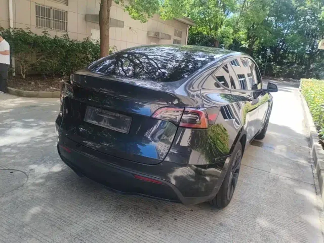 Tesla Model Y — Фото автомобиля 6