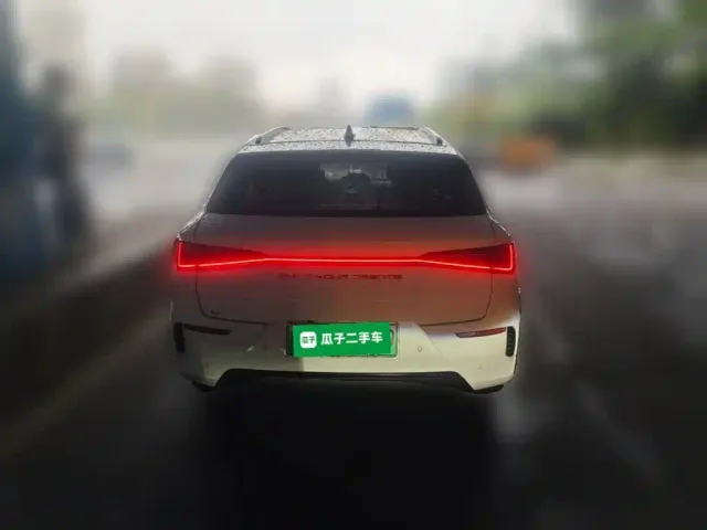 BYD e2 — Фото автомобиля 3