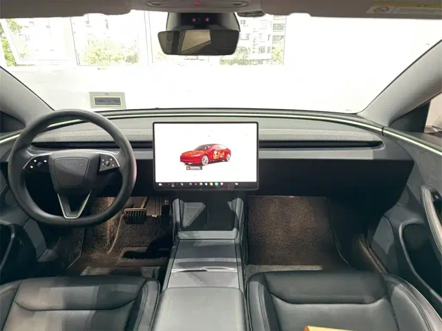Tesla Model 3 — Фото автомобиля 6