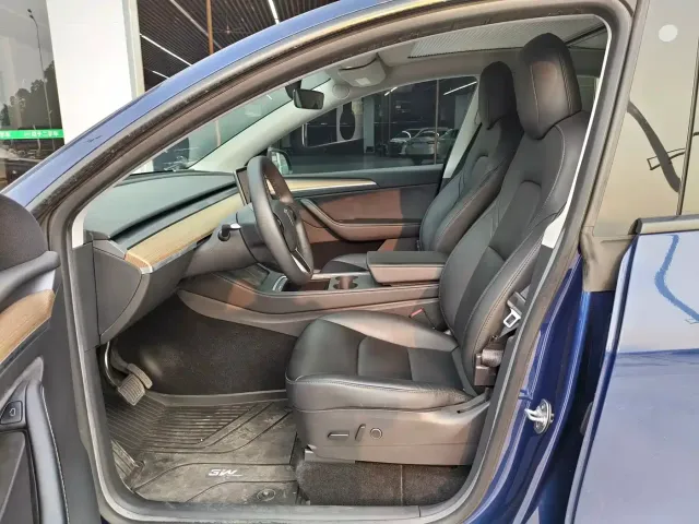 Tesla Model Y — Фото автомобиля 7
