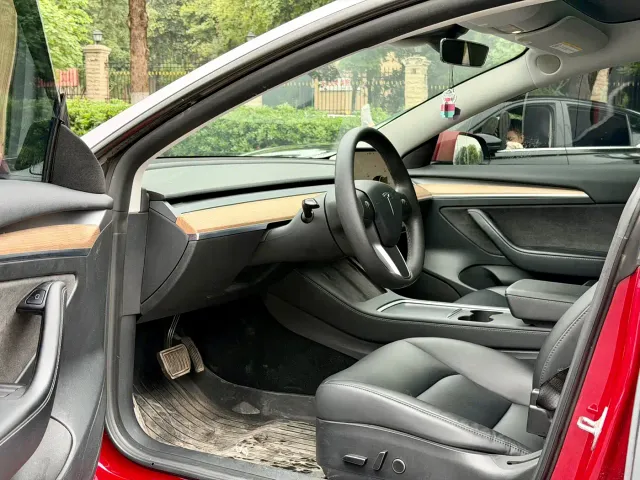 Tesla Model 3 — Фото автомобиля 7