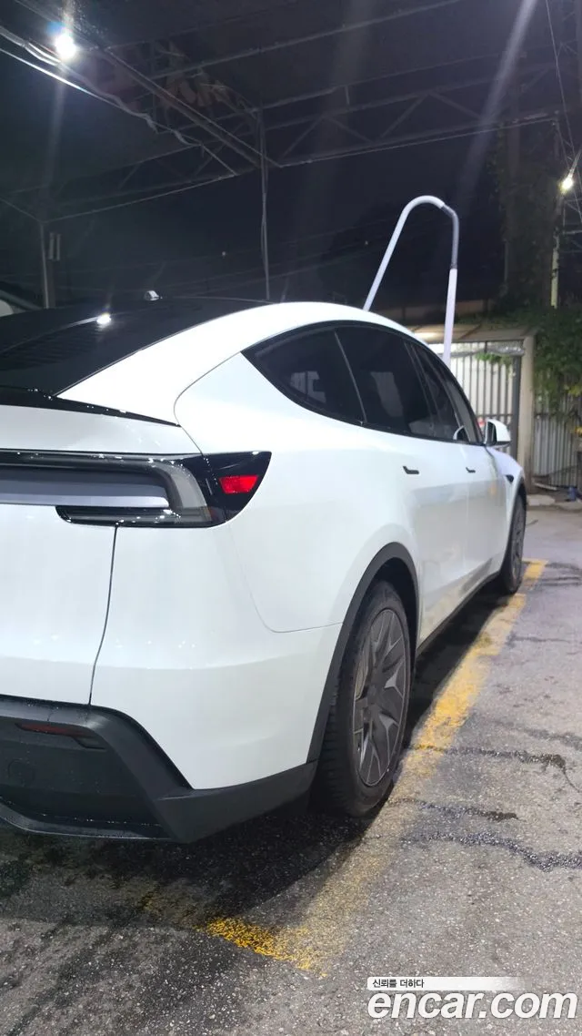 Tesla Model Y — Фото автомобиля 15
