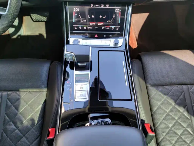 Audi A8 — Фото автомобиля 14