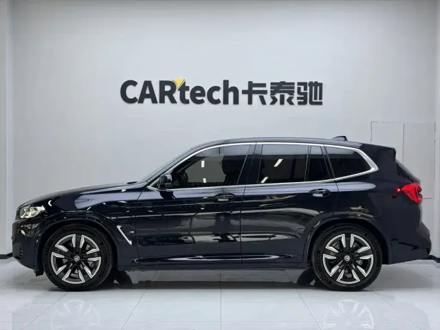 BMW iX3 — Фото автомобиля 8